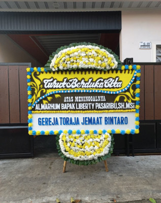 Papan Bunga Duka di Naikoten Satu